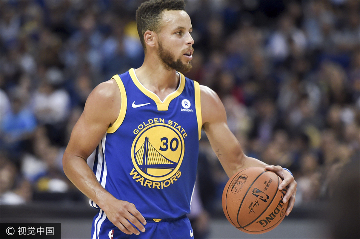 成都1-2河南赛中，阿奇姆彭遭看台球迷竖中指+骂黑鬼（成都1-2不敌河南，阿奇姆彭比赛中遭看台球迷竖中指及种族歧视辱骂）