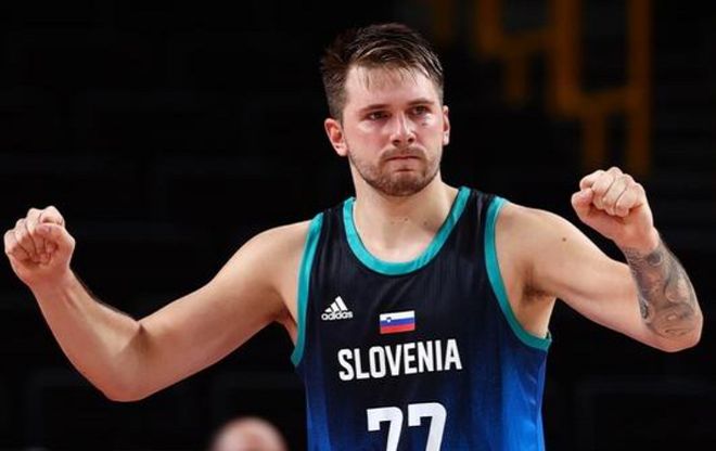 李章洙回渝参加足协杯夺冠25周年纪念赛，感慨儿子当年才初中（李章洙重返重庆出席足协杯夺冠25周年纪念赛，感叹儿子当年还在上初中）