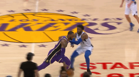 巴萨vs法兰克福，亚马尔带球被断，克瑙夫单刀破门（巴萨对阵法兰克福：亚马尔带球失误被断，克瑙夫反击单刀破门）