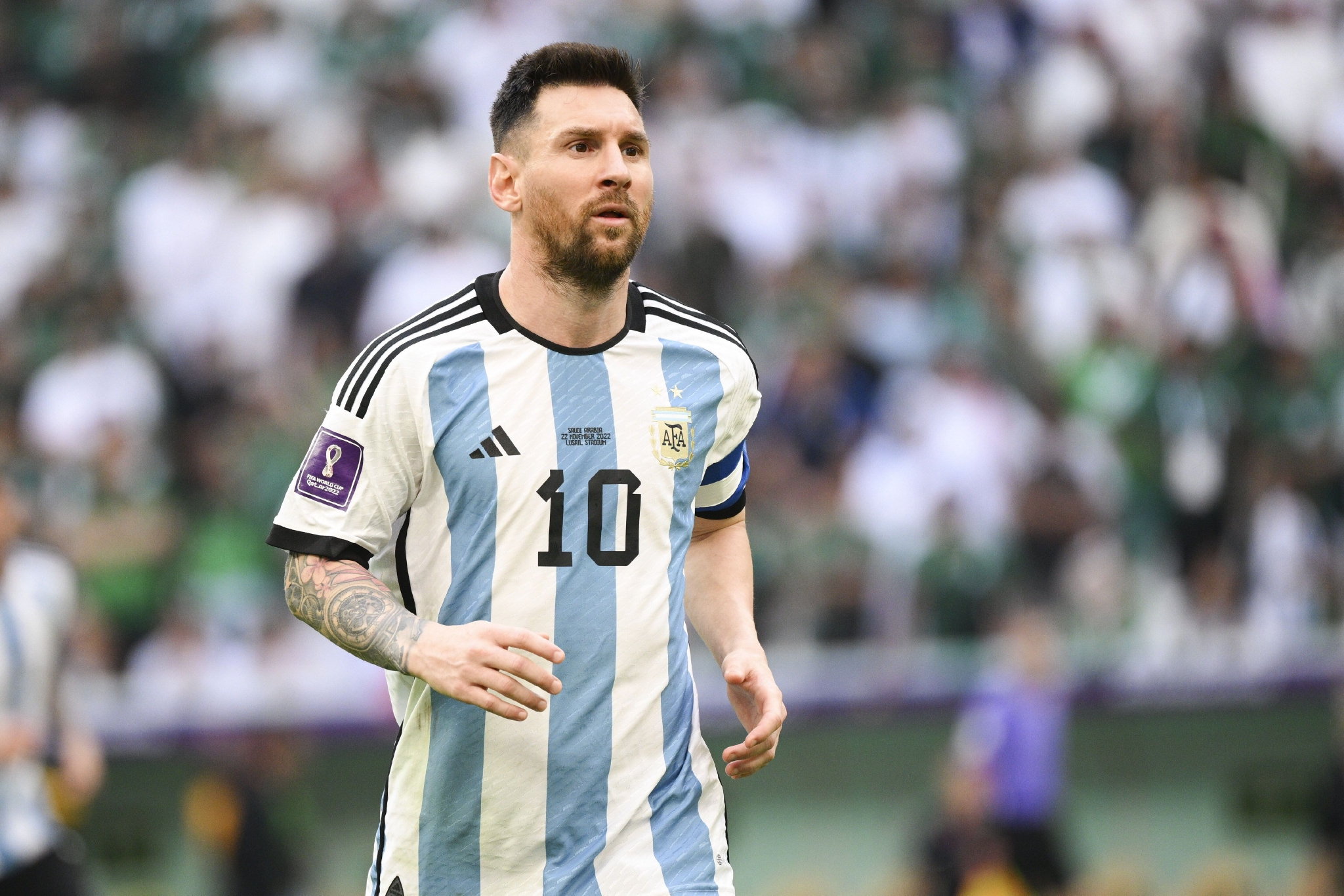 冠军搭档！德保罗已与梅西联手夺得5座冠军奖杯（梅西携手德保罗，已共同斩获5项冠军）