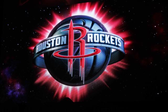 欧冠淘汰赛门票暴涨引发球迷抗议（欧冠淘汰赛票价飙升引发球迷集体抗议）