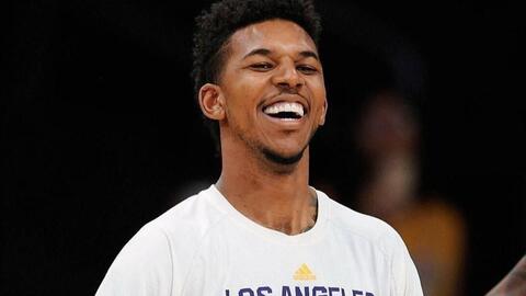 三连冠！上海海港加冕2025赛季中超冠军，摘下队史中超第四星（2025中超封王！上海海港成就三连冠，队史第四星点亮徽章）