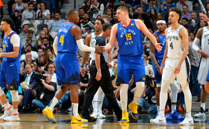 德保罗：梅西的影响力无需过多解释，我们应尽情欣赏他的表演（德保罗：梅西的影响力不言自明，尽情享受他的表演）