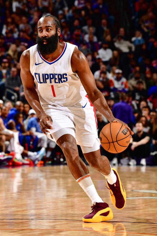 詹姆斯称赛场激情无可替代，点燃全场气氛（詹姆斯直言赛场激情不可替代，燃爆全场）