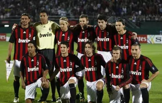 蒂亚戈：若瓜帅的足球是控制中的秩序，渣叔则是混乱中的自信（蒂亚戈：瓜迪奥拉讲究控场与秩序，克洛普强调乱局中的自信）