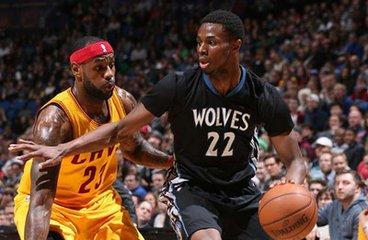 中超：武汉三镇2-0战胜上海申花（中超战报：武汉三镇2比0力克上海申花）