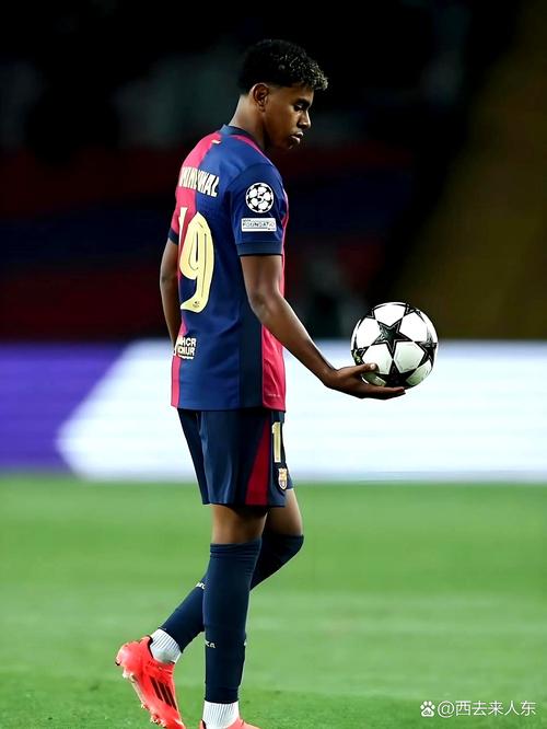 足球周刊：重返国足是刘若钒的愿望，殷切期待完成A级赛首秀（足球周刊：刘若钒盼回归国足，期待迎来A级赛首秀）