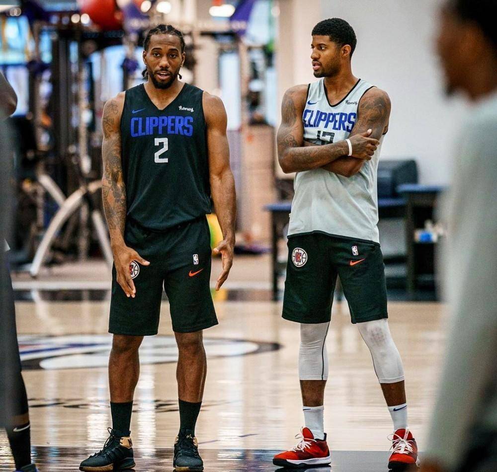 斯潘塞在今天的比赛中展现出了极高的竞技水平，他用出色的表现证明了自身的价值。（斯潘塞今日比赛大放异彩，以精湛表现彰显自身价值）