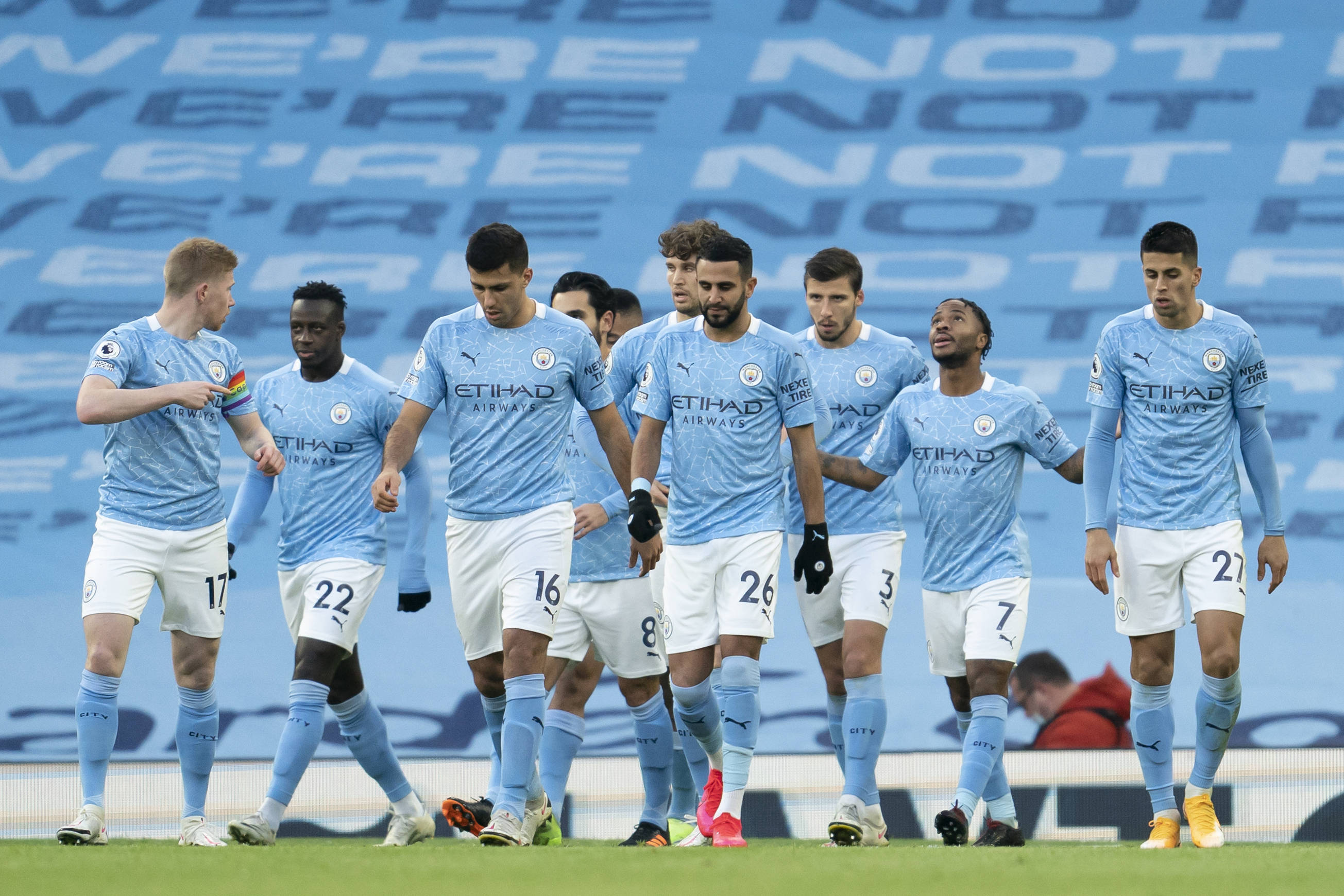 詹姆斯高效29分末节收割比赛，湖人险胜76人迎关键胜利（詹姆斯29分末节接管，湖人险胜76人拿下关键一胜）