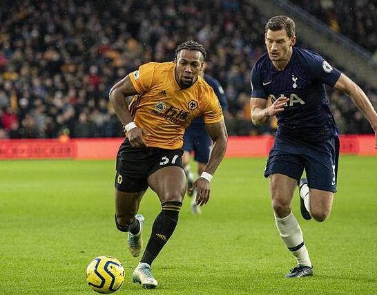 这队的进攻流畅得不像话（这支球队的进攻如行云流水）