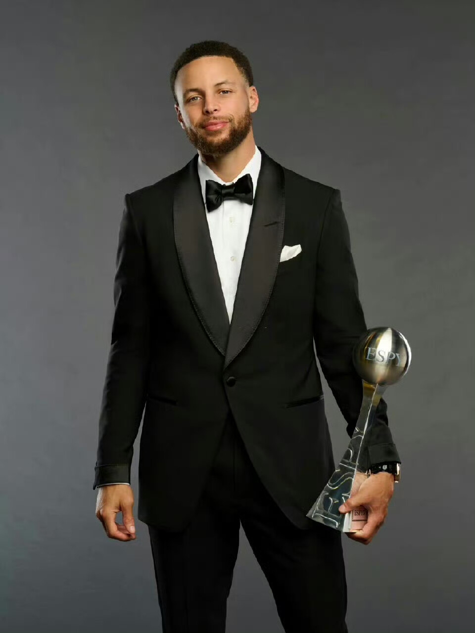 阿根廷球员看女儿球赛时与他人发生争执，被汽车钥匙刺伤头部（阿根廷球员观看女儿比赛与人起冲突，头部被车钥匙刺伤）