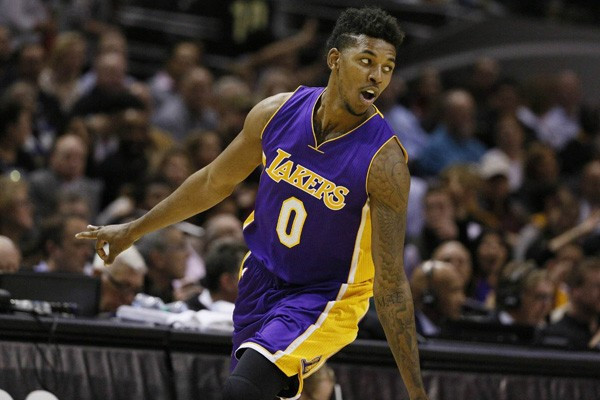 欧冠本周最佳球员候选：马杜埃凯、孔德、德凯特拉雷、格洛赫（欧冠本周最佳四人入围：马杜埃凯、孔德、德凯特拉雷、格洛赫）