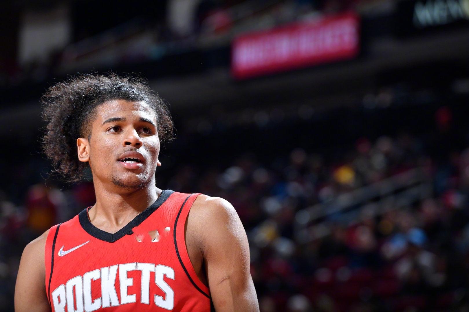 巴黎vs拜仁数据：巴黎25次射门9次射正，拜仁9次射门5次射正（数据战报：巴黎25射9正，拜仁9射5正）