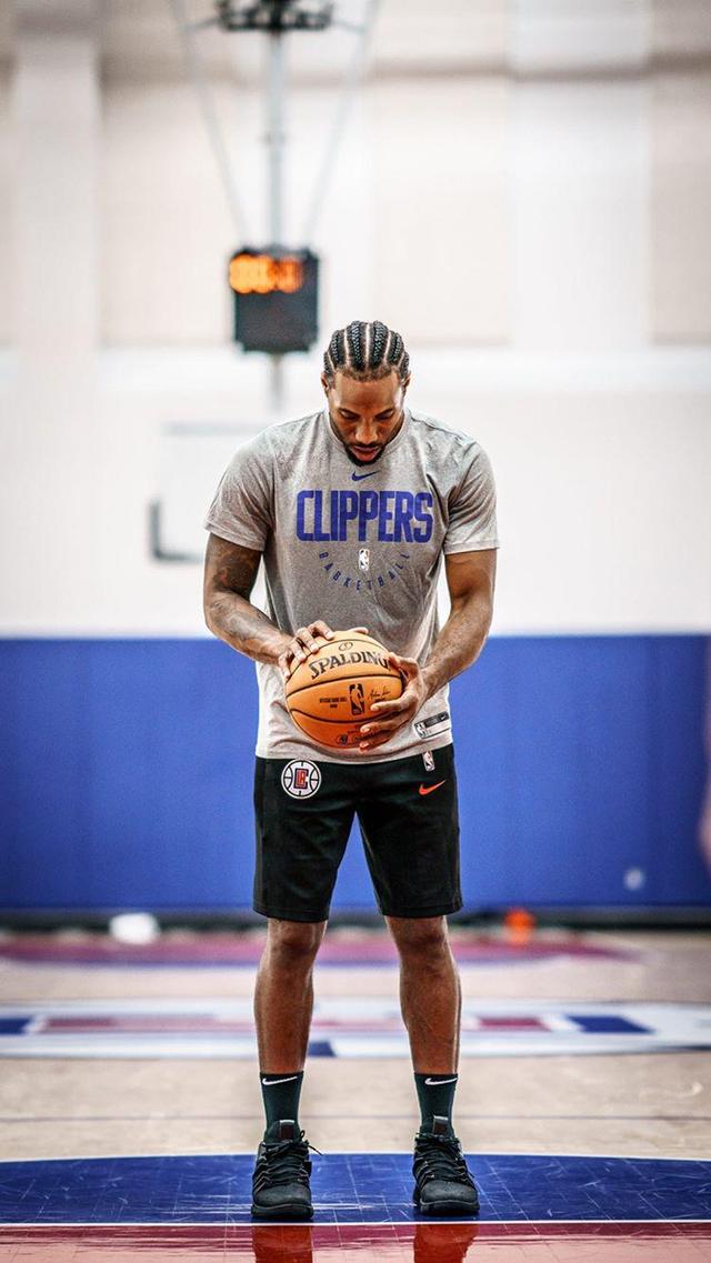 欧文突破防守造成杀伤球成功（欧文强突破防制造杀伤，进攻得手）